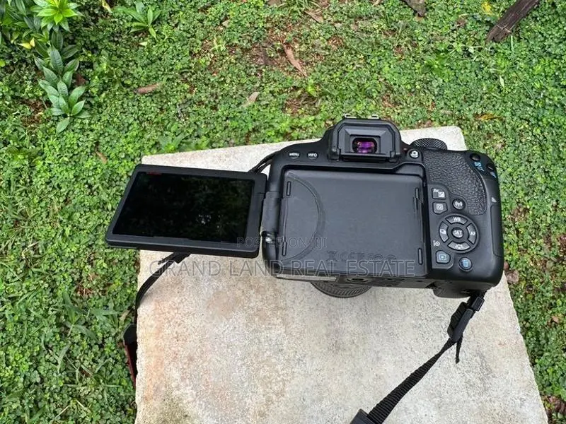 Canon EOS 800D DSLR 18-55mm Kit Lens