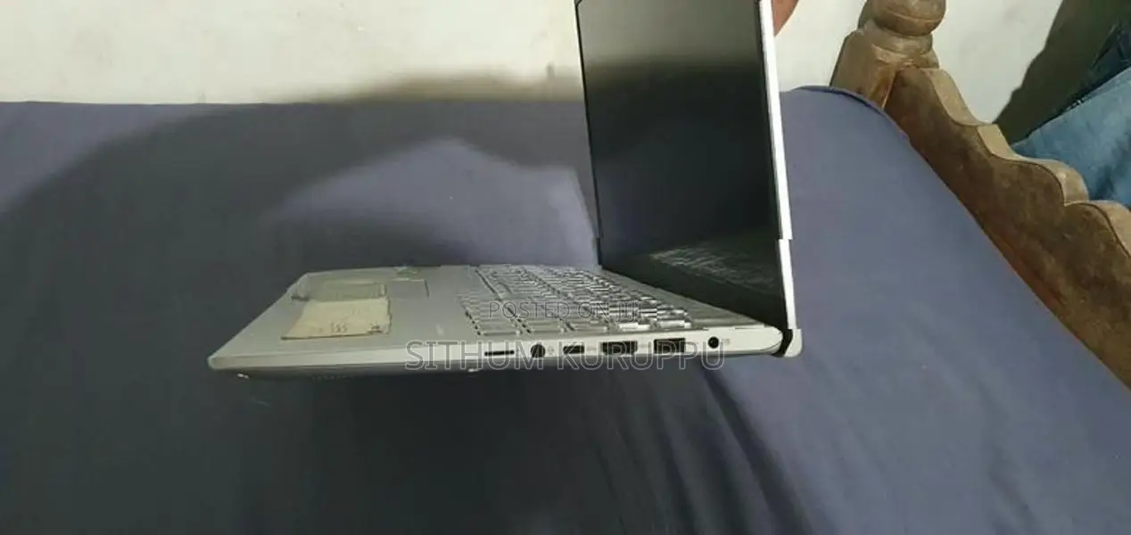 Asus Vivobook X512F - i5 8th Gen