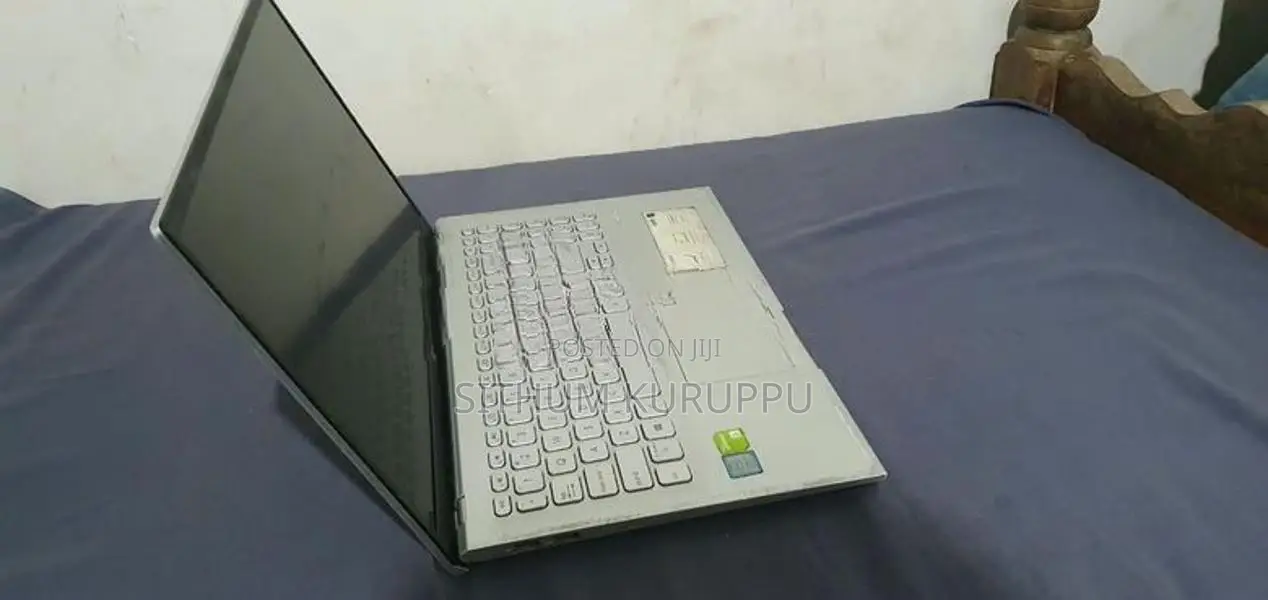Asus Vivobook X512F - i5 8th Gen
