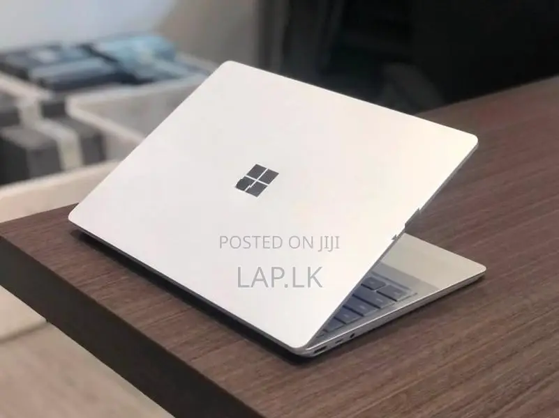 Microsoft Surface Go Core i5 Touch Display Laptop 16GB / 256GB