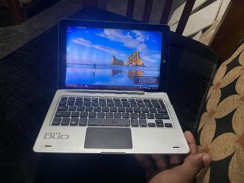 Singer Duo Mini Laptop