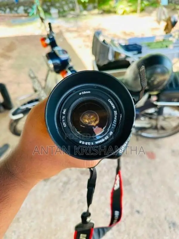 CANON EOS 700 D USED 28-80 LENS WITH CUP HOOD