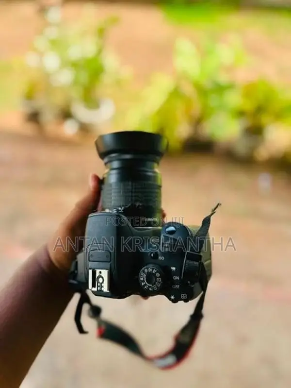 CANON EOS 700 D USED 28-80 LENS WITH CUP HOOD
