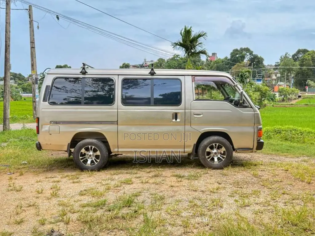 Nissan Caravan 1994 Van (Used)