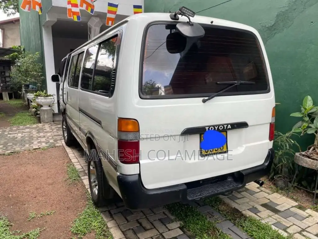 Toyota Dolphin 1993 Van (Used)
