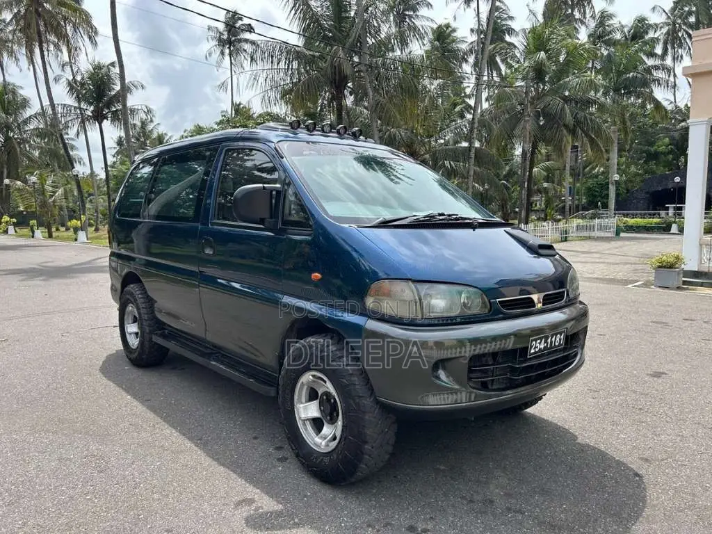 Mitsubishi L400 2000 Van (Used)