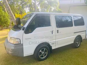 Nissan Lion Face 2002 Van (Used)