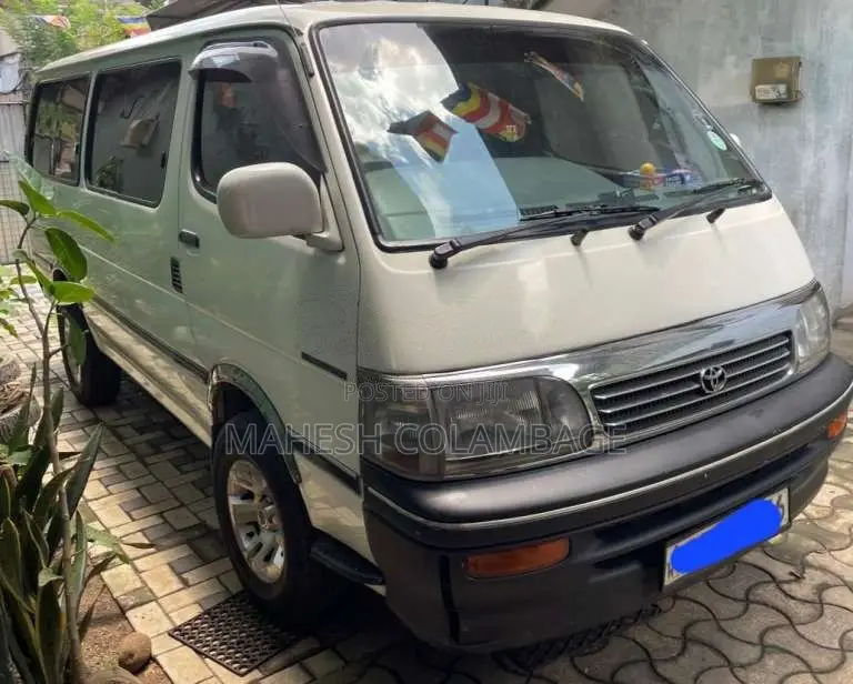 Toyota Dolphin 1993 Van (Used)