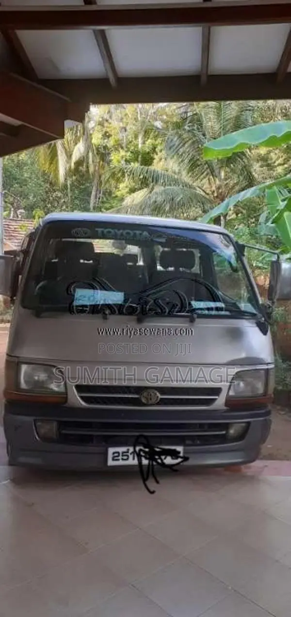 Toyota Dolphin 1993 Van (Used)