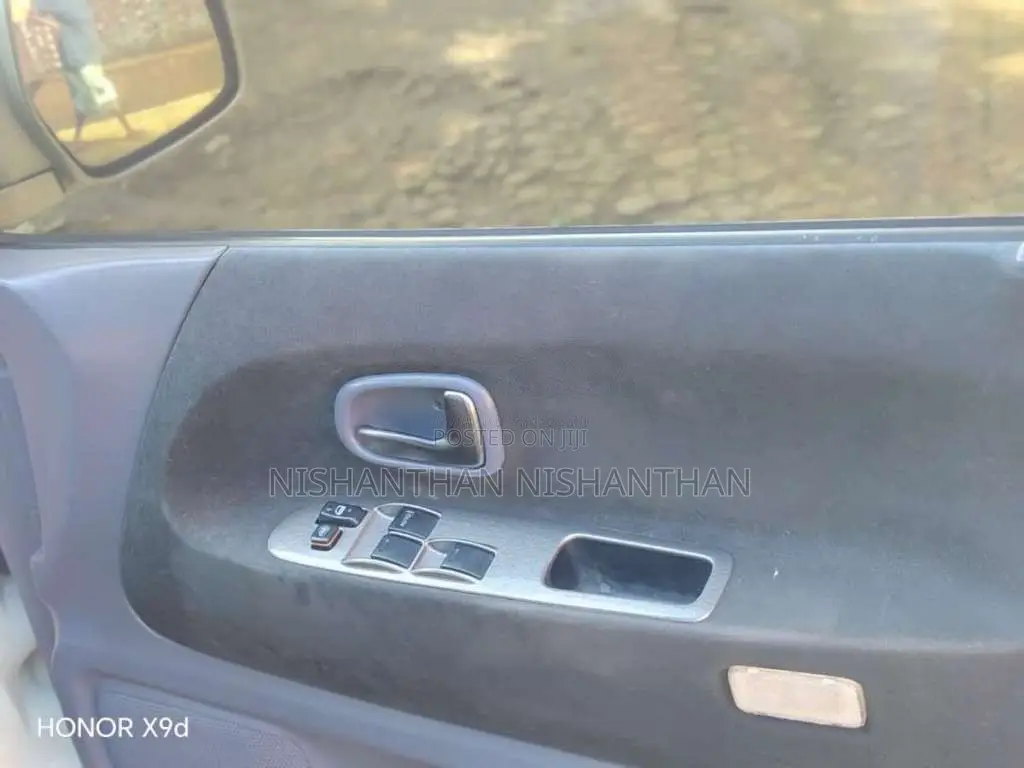 Toyota Noah Kr42 1999 Van (Used)