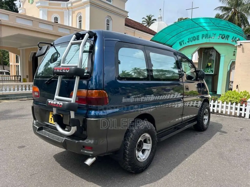 Mitsubishi L400 2000 Van (Used)