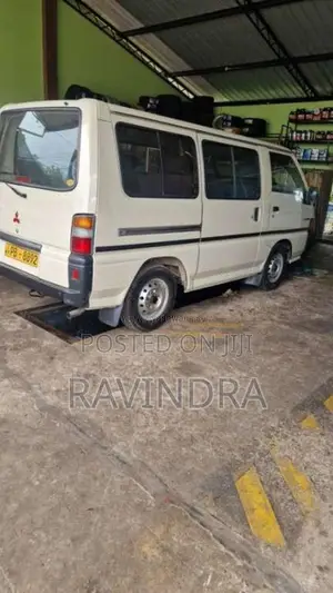 Mitsubishi L300 PO5 2000 Van (Used)