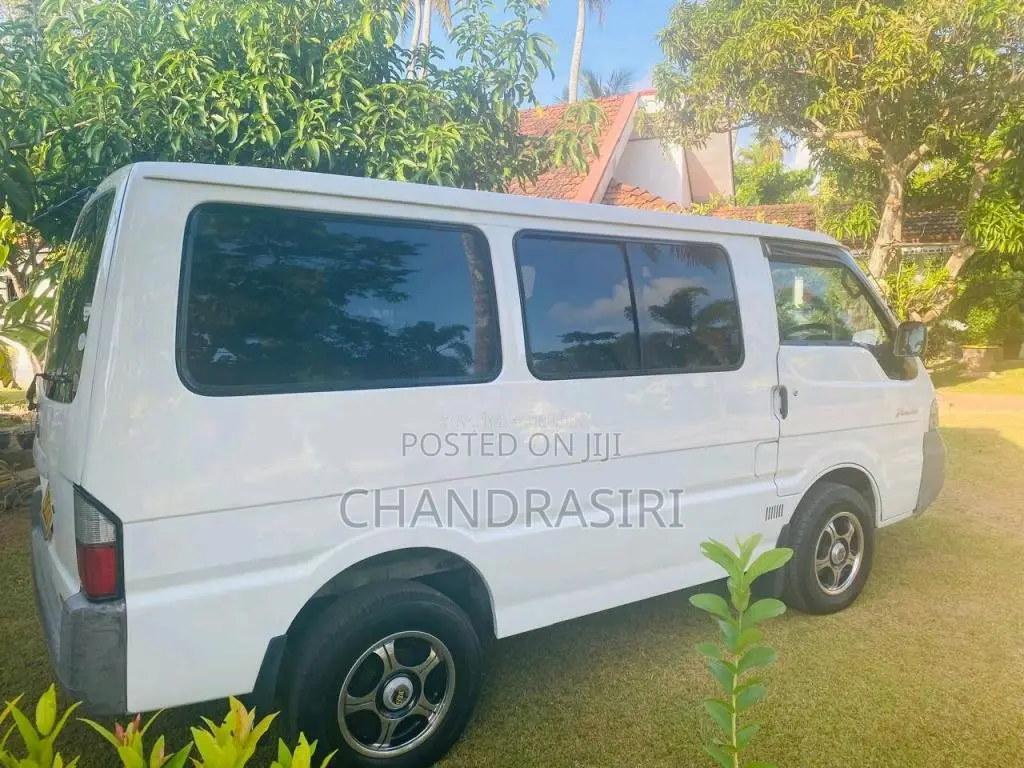 Nissan Lion Face 2002 Van (Used)