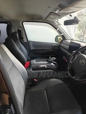 Toyota KDH 2016 Van (Used)