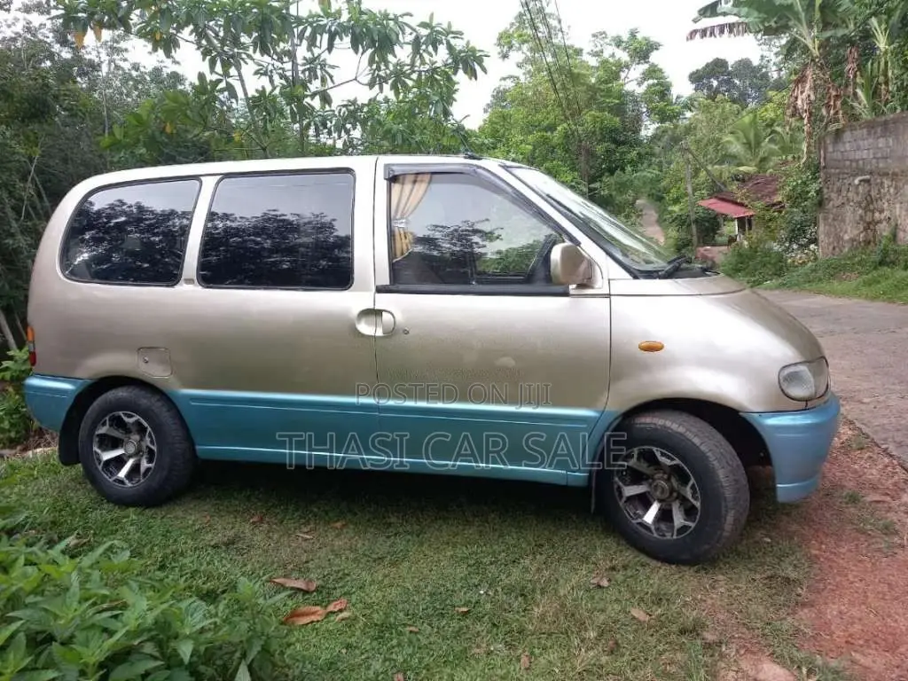 Nissan Serena 1992 Van (Used)