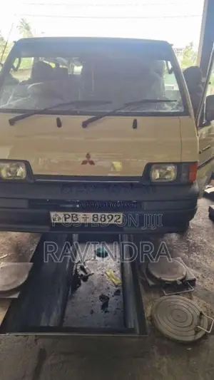 Mitsubishi L300 PO5 2000 Van (Used)