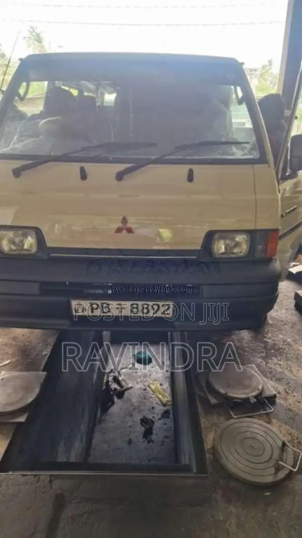 Mitsubishi L300 PO5 2000 Van (Used)