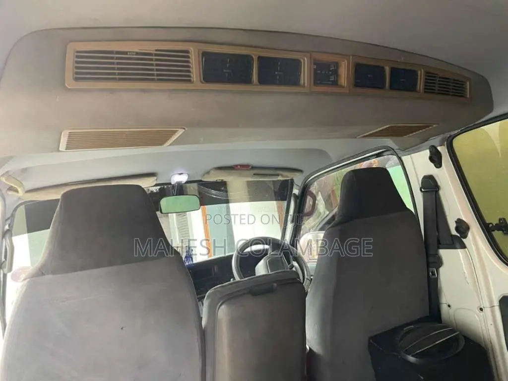 Toyota Dolphin 1993 Van (Used)