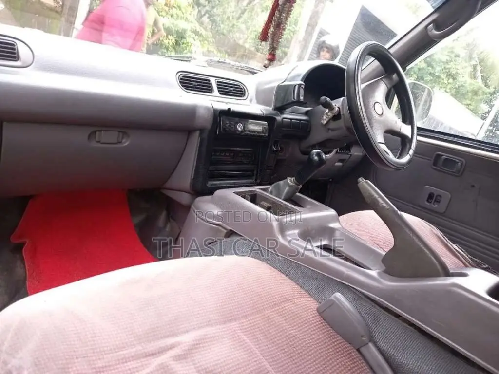 Nissan Serena 1992 Van (Used)