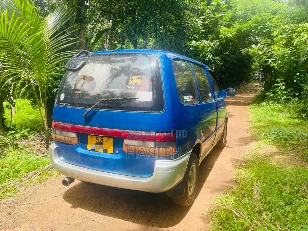 Nissan Serena 1992 Van (Used)