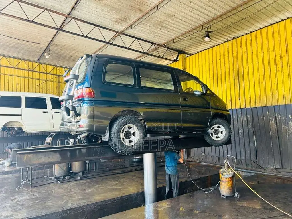 Mitsubishi L400 2000 Van (Used)