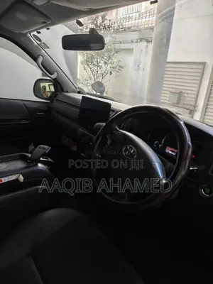 Toyota KDH 2016 Van (Used)