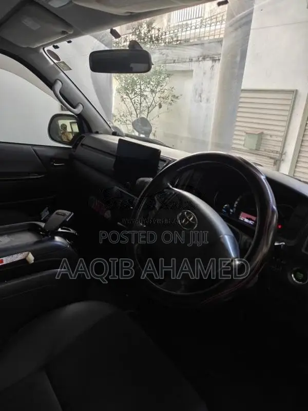 Toyota KDH 2016 Van (Used)