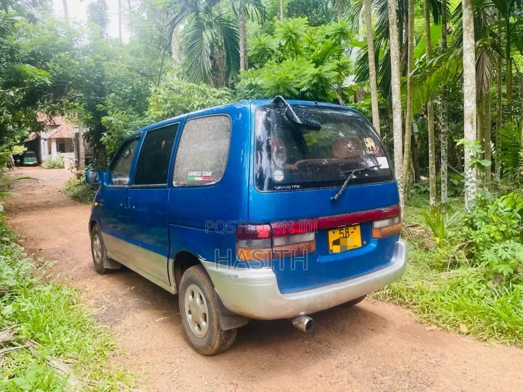 Nissan Serena 1992 Van (Used)