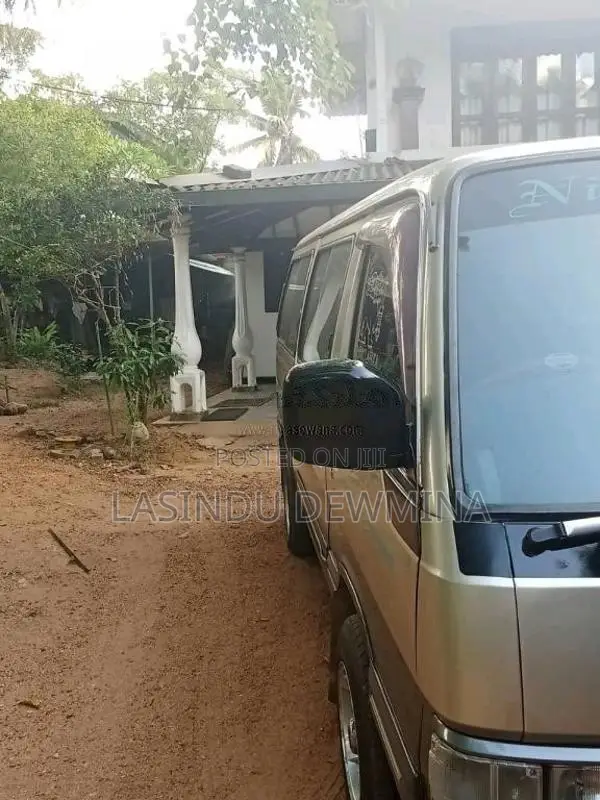 Nissan Caravan 1992 Van (Used)