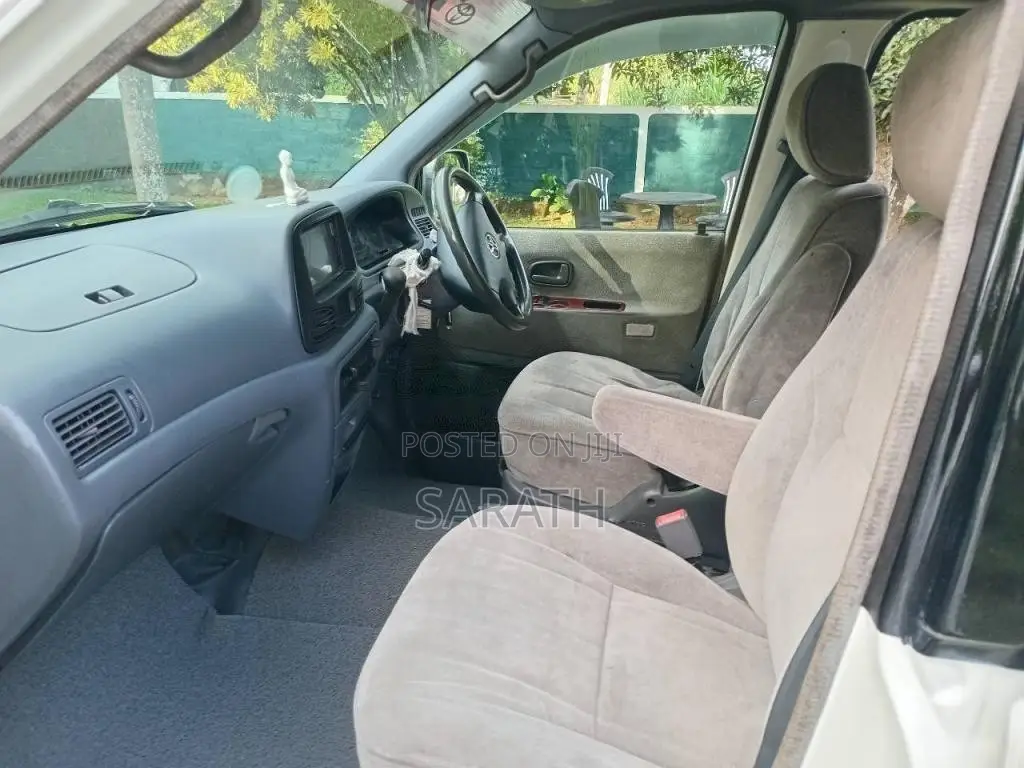 Toyota Noah 1998 Van (Used)