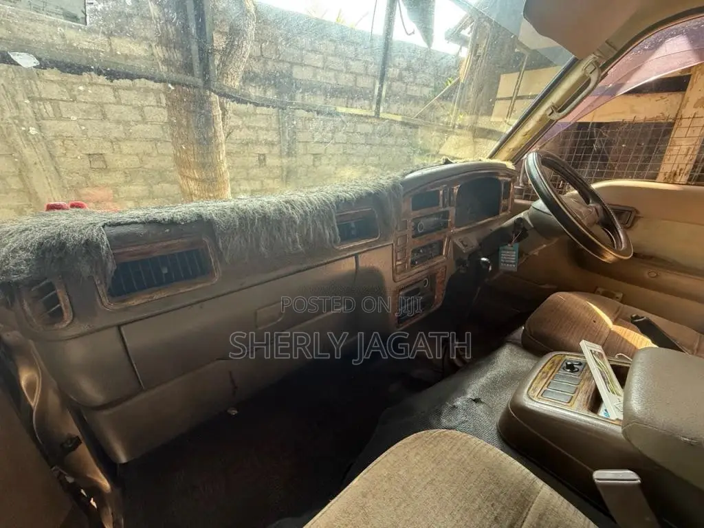 Nissan E24 1994 Van (Used)
