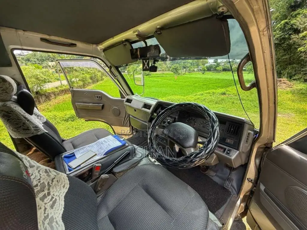 Nissan Caravan 1994 Van (Used)