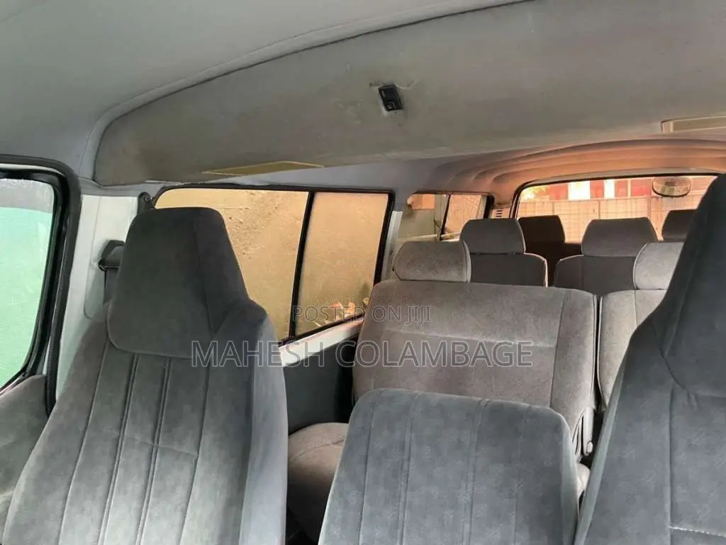 Toyota Dolphin 1993 Van (Used)