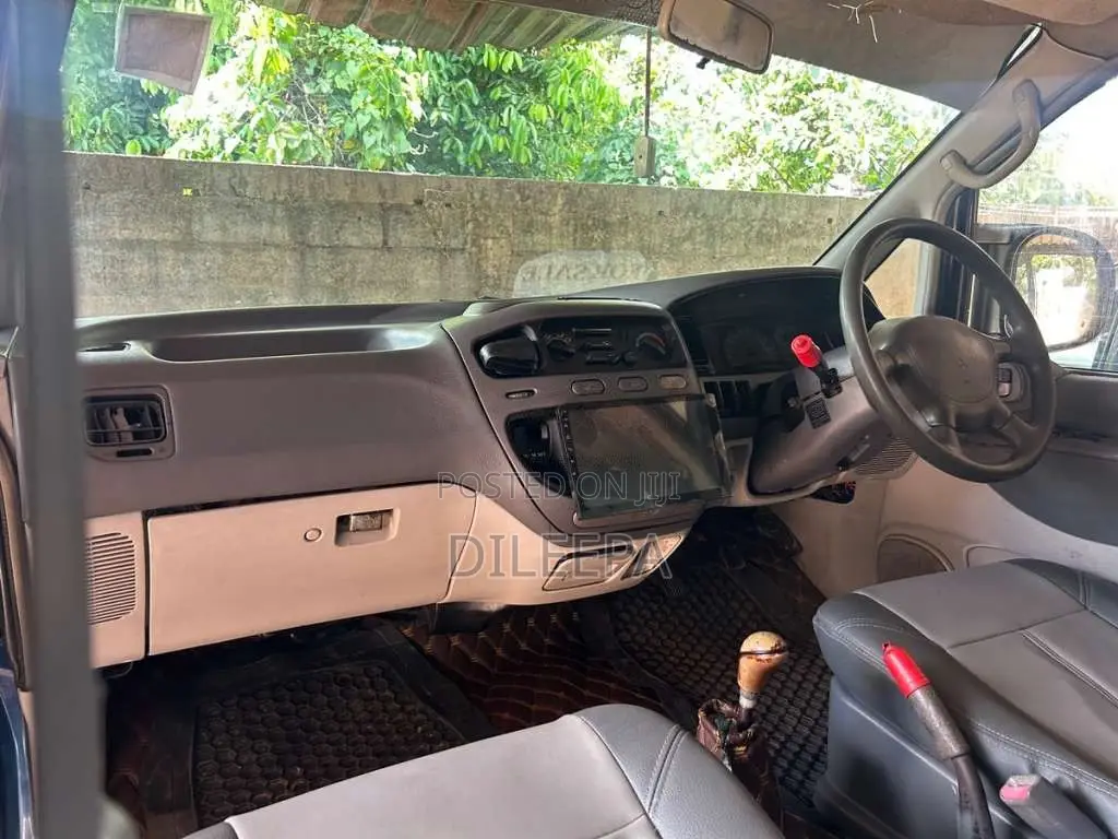 Mitsubishi L400 2000 Van (Used)