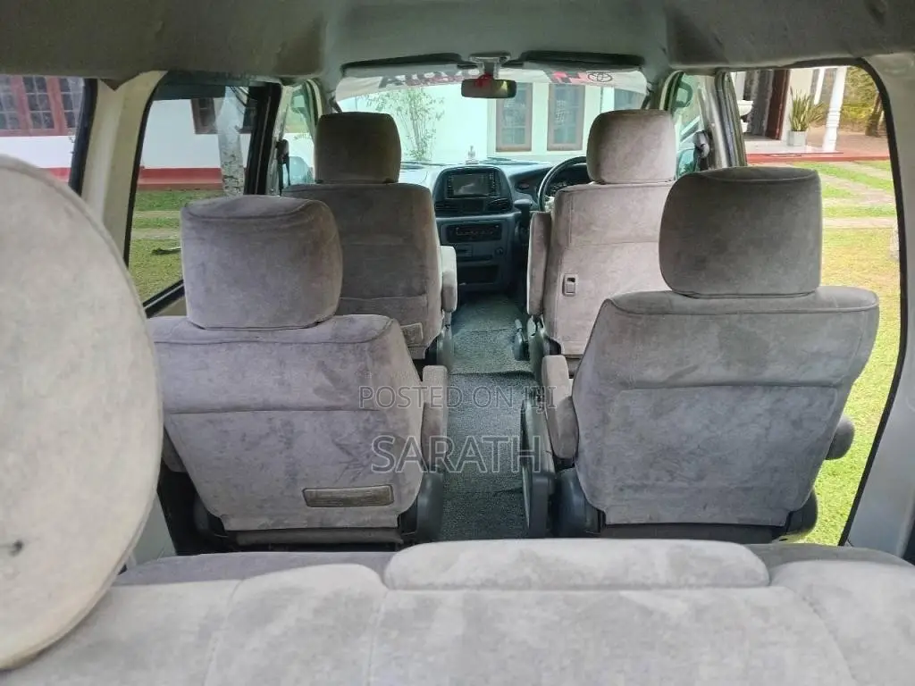 Toyota Noah 1998 Van (Used)
