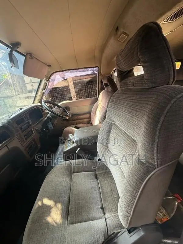 Nissan E24 1994 Van (Used)