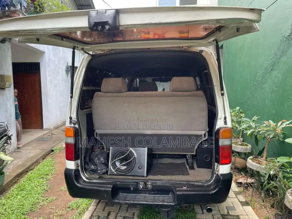 Toyota Dolphin 1993 Van (Used)