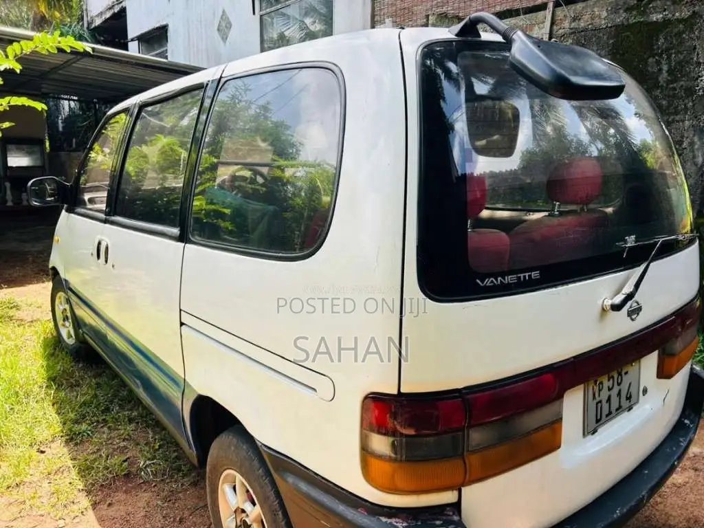 Nissan Serena 1992 Van (Used)