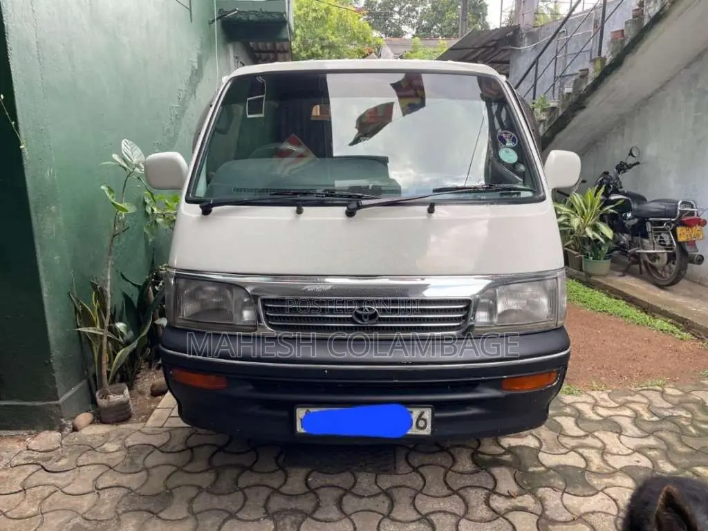 Toyota Dolphin 1993 Van (Used)