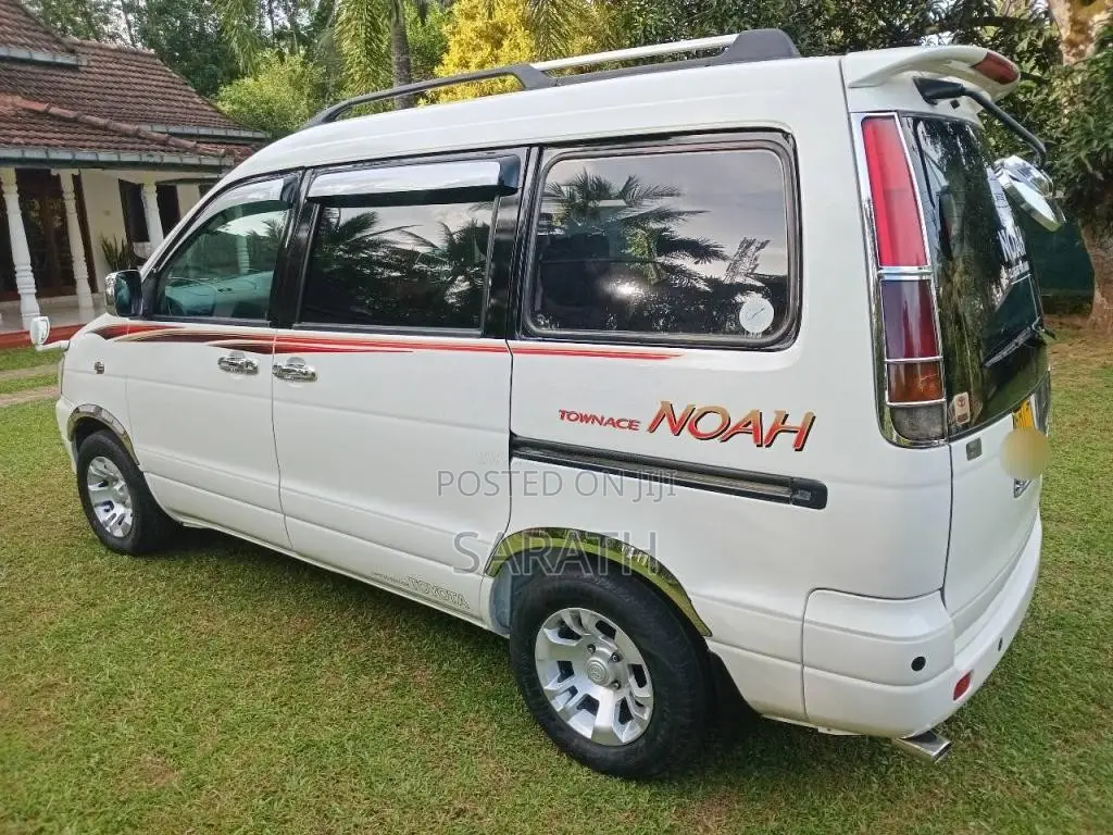 Toyota Noah 1998 Van (Used)