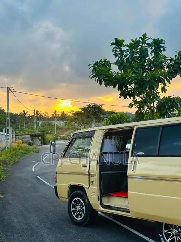 Mitsubishi Delica 1986 Van (Used)