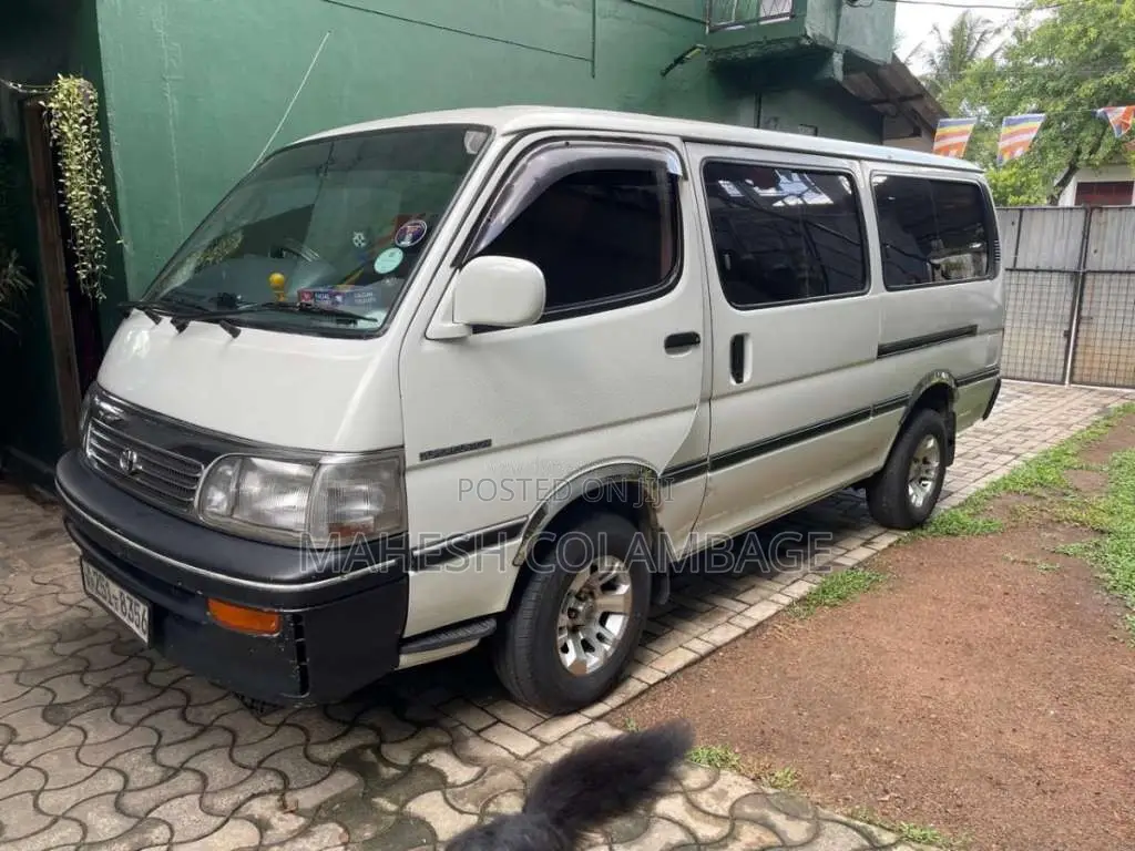 Toyota Dolphin 1993 Van (Used)