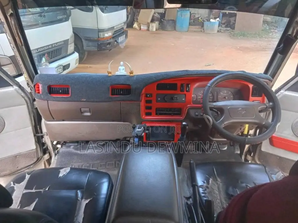 Nissan Caravan 1992 Van (Used)