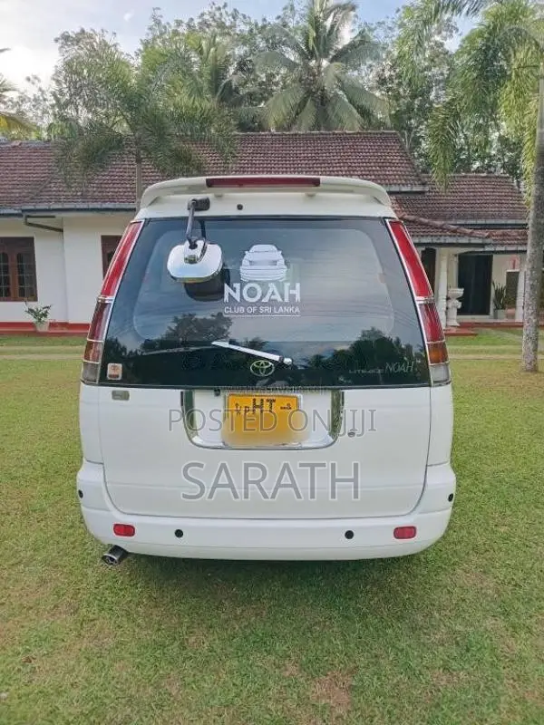 Toyota Noah 1998 Van (Used)
