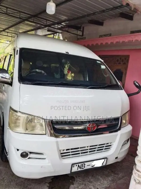 Micro High Roof 2013 Van (Used)