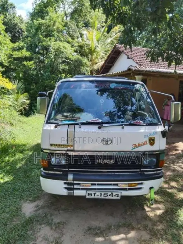 Toyota Shell 1985 Van (Used)