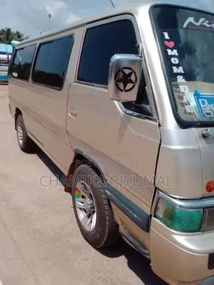 Nissan Caravan 1988 Van (Used)