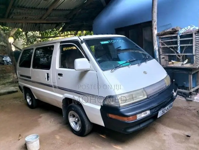 Toyota CR26 1987 Van (Used)