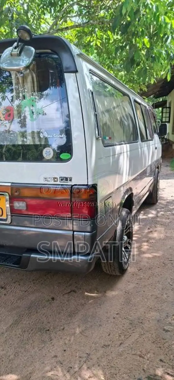 Nissan Caravan 1993 Van (Used)