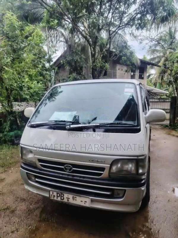 Toyota Dolphin 2002 Van (Used)